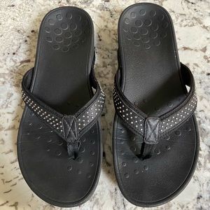 Vionic High Tide Platform Sandal - Black Studded